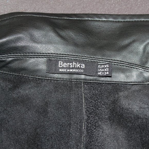 BERSHKA FAUX LEATHER DRESS - NEW CONDITION - Picture 5 of 5